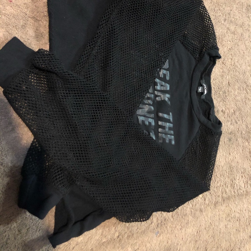 long net sleeved cropped shirt”Break the Internet”